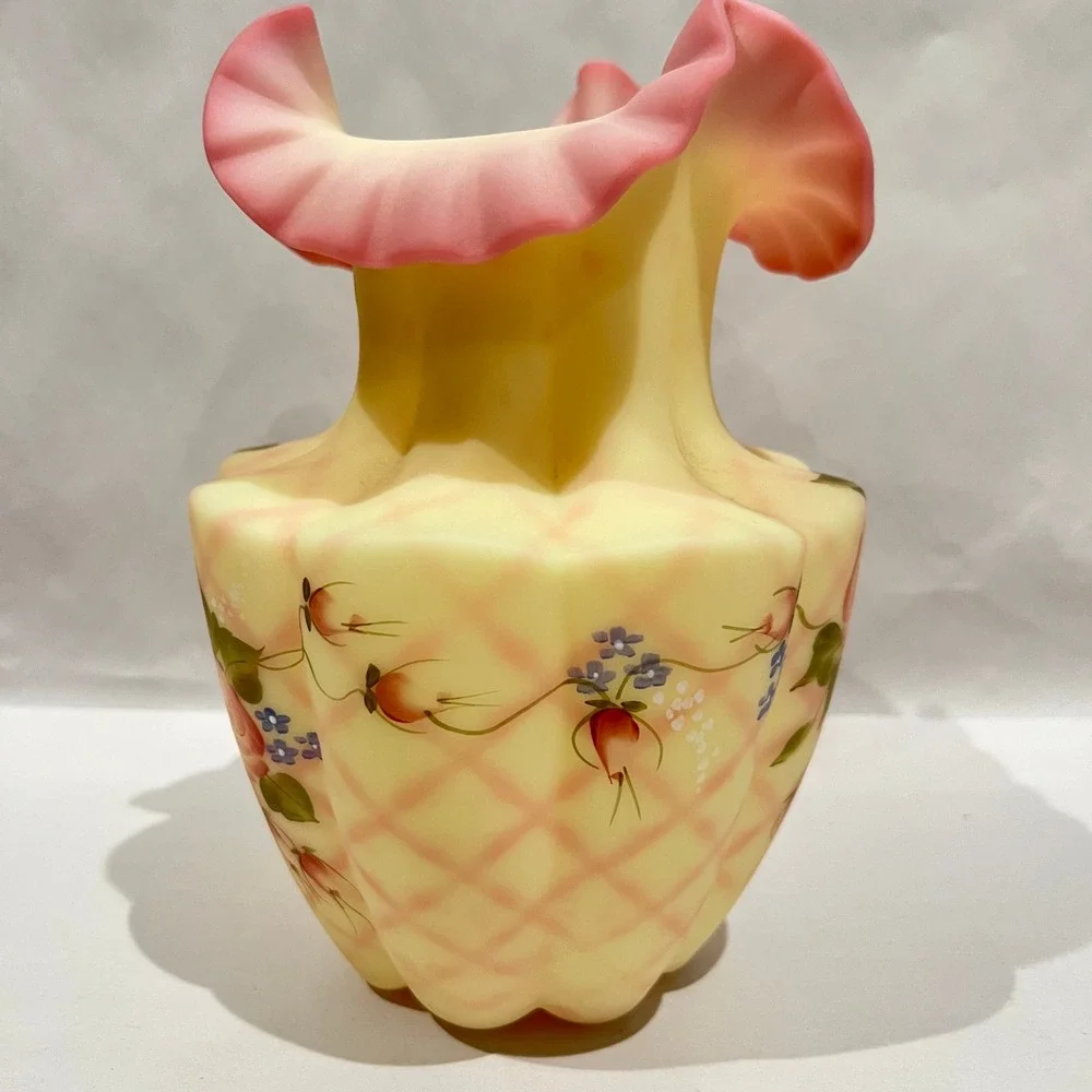 Large Fenton Burmese Custard Diamond Optic Vase 9.5